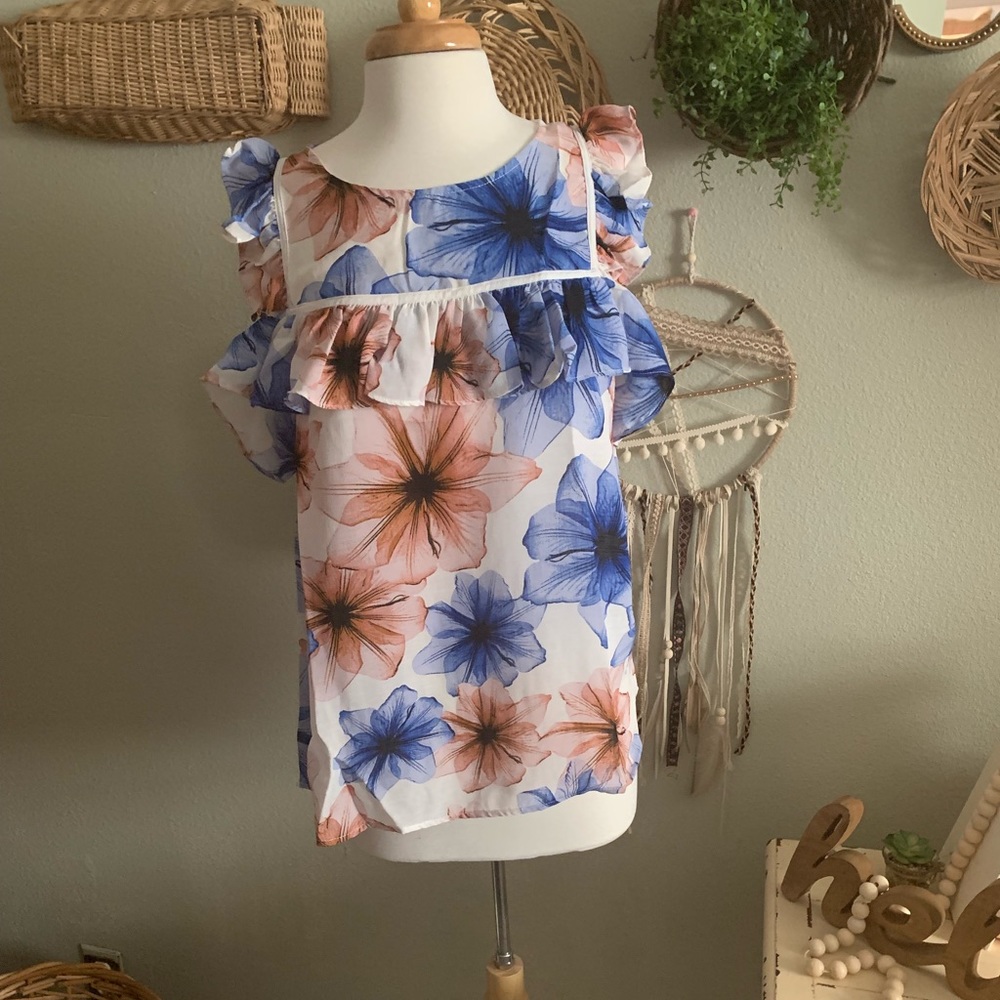 ENTRO Open Shoulder Ruffle Sleeve Blouse